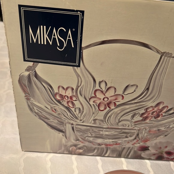 NEW Mikasa Floral Dance Pink Frost Bowl 8.5”, 21.75cm - Picture 4 of 5